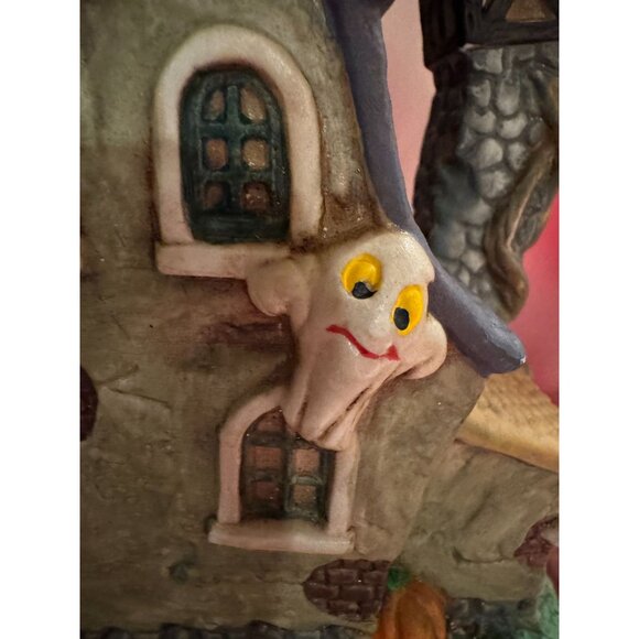 Porcelain Spooky Hotel – Perfect for Halloween Decor‎ - Picture 6 of 13